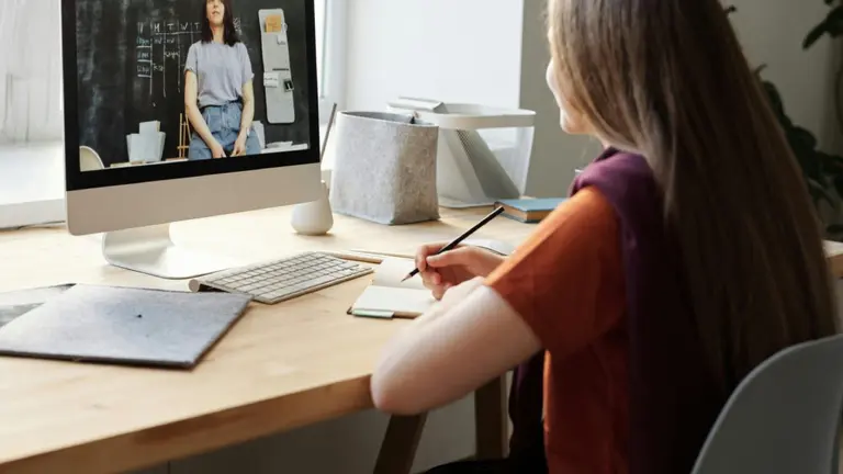 Ofrecen 135 cursos gratuitos virtuales de Accenture para emprendedores: de qué son y cómo acceder