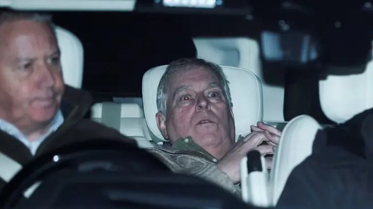 Gran Bretaña: liberaron al hermano del rey Carlos III, tras pasar 11 horas detenido por el caso Epstein