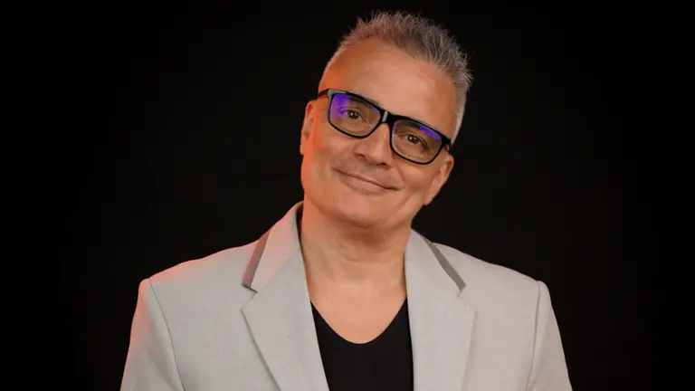 Era el peor vendedor de su empresa. Hoy factura 7 dígitos en dólares enseñando a vender