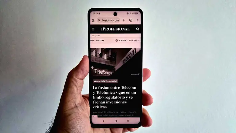 El celular que se siente como papel, ¿cómo es?