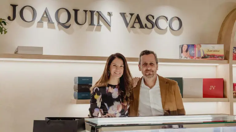 Tras el boom de sus tartas de queso, una pastelería top desembarca en el negocio del vino premium