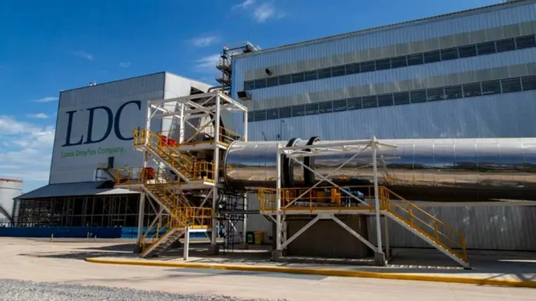 Gigante agroindustrial invirtió u$s70 millones en Santa Fe para aceites destinados a combustibles sostenibles de aviación