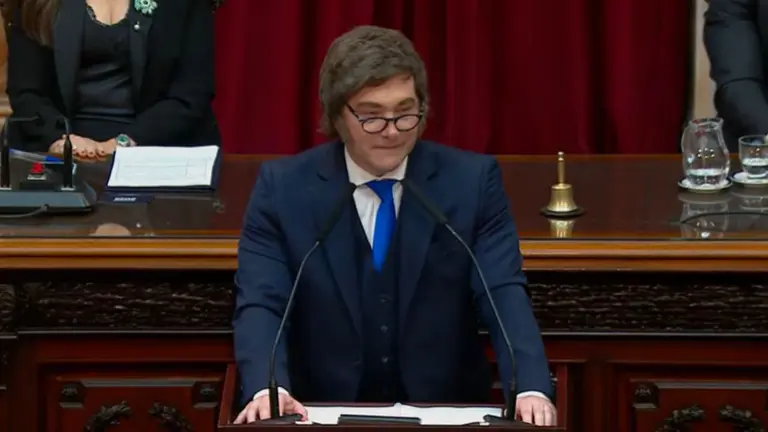 Milei volvió a cargar contra los empresarios: "¿Les parece bien pagar neumáticos cuatro veces más caros?"