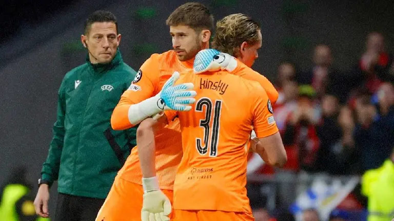 VIDEO | Dos bloopers en 16 minutos y afuera: la pesadilla que vivió el arquero del Tottenham ante Atlético de Madrid