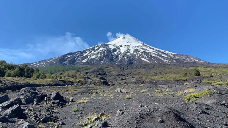 Alerta por el volcán Villarrica: crece la actividad y vigilan su impacto en Neuquén