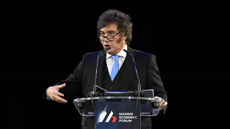 Nueva exposición de Milei en Madrid, con halagos a Trump, críticas a Pedro Sánchez y más