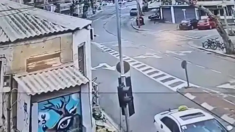 VIDEO | Impacto de bomba de racimo en Tel Aviv en medio de una nueva ofensiva iraní