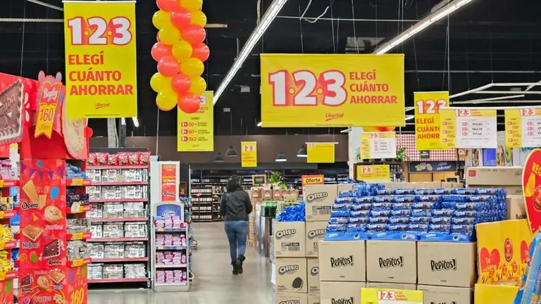 Dónde quedan los 12 supermercados que cambiarán de cadena tras megafusión