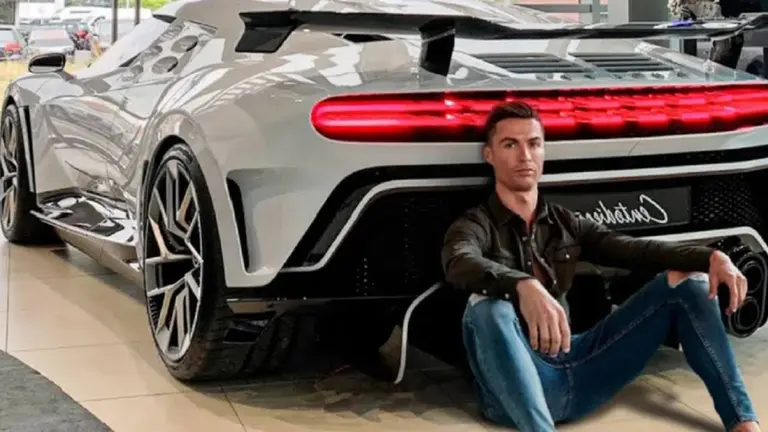 Cuánto cuesta el auto de Cristiano Ronaldo que aparece en su foto viral de "17 millones de euros"