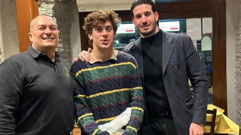 Franco Colapinto en un restaurante italiano