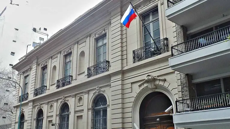 La embajada rusa rechazó la acusación de una campaña contra Milei: "No se aportaron hechos ni pruebas"