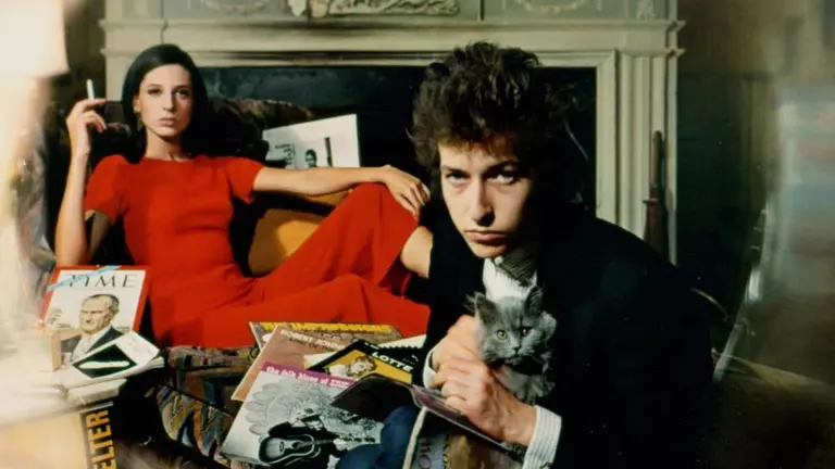 Encontraron un borrador inédito de Bob Dylan escondido en un libro y será subastado por una fortuna