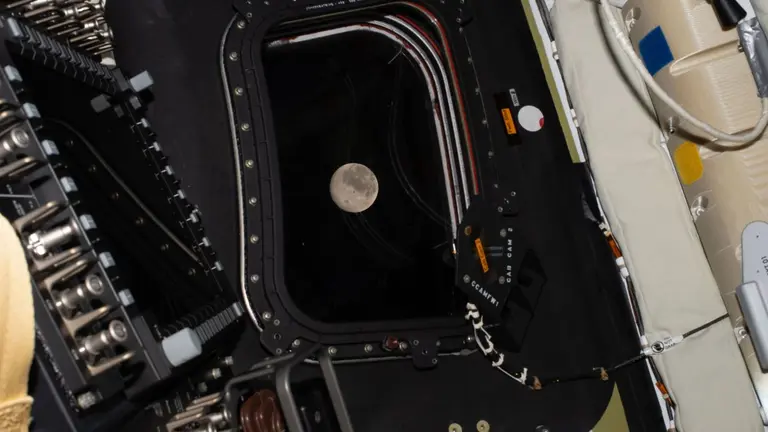 Momento histórico: Artemis II cruzó el lado oculto de la Luna y comenzó su regreso a la Tierra