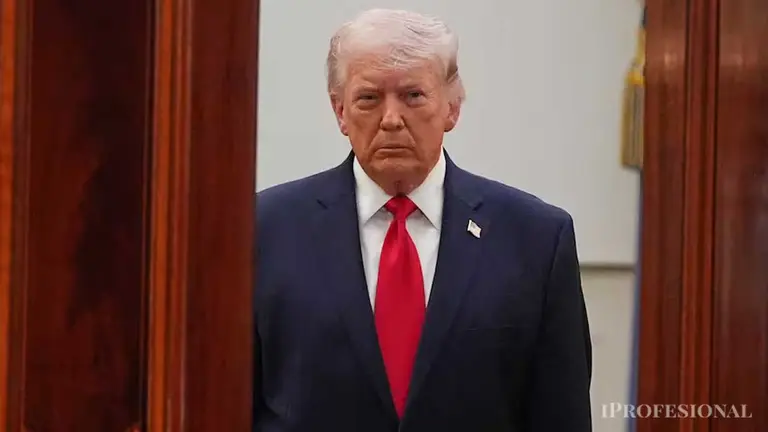 Trump posteó una imagen suya como Jesús y disparó la polémica tras su cruce con el Papa