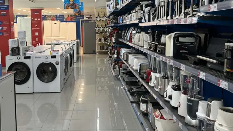 Gran cadena de supermercados liquida electrodomésticos y tecnología con descuentos de hasta 40%