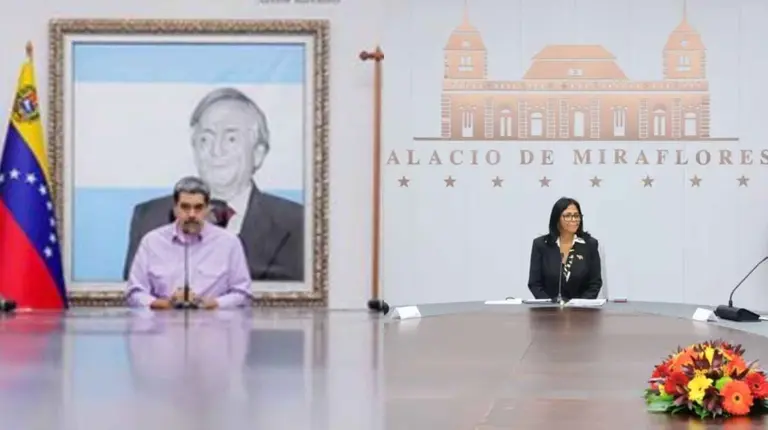 Delcy Rodríguez desarmó el espacio dedicado a Néstor Kirchner en el Palacio de Miraflores y reavivó la polémica