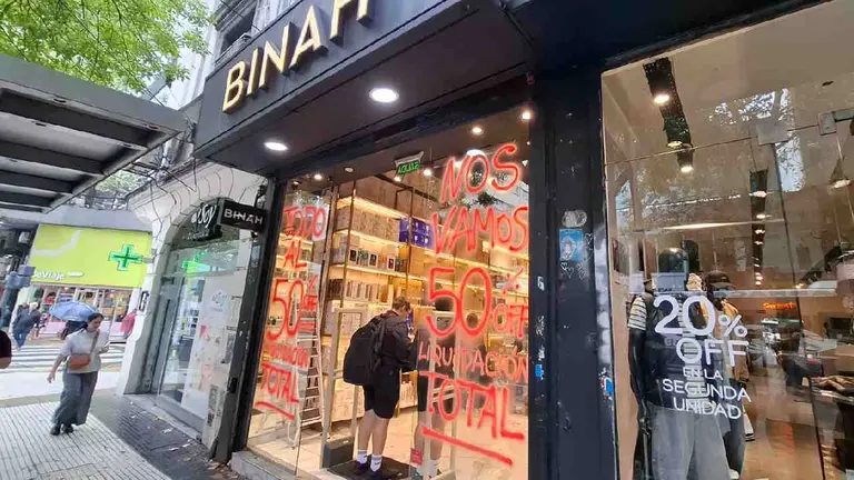Reconocido bazar cierra la mitad de sus sucursales y remata su stock con 50% de descuento