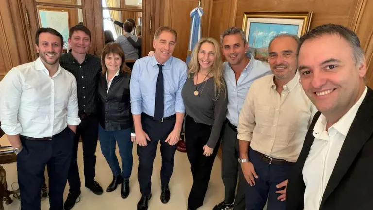 La mesa política se reunió con Adorni a la cabeza, en medio de la polémica y tensiones internas