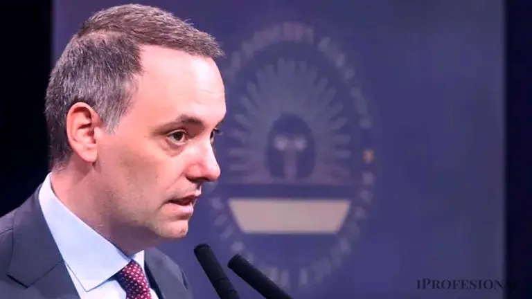 Adorni no quiso responder en su informe escrito sobre su patrimonio: " Es confidencial"