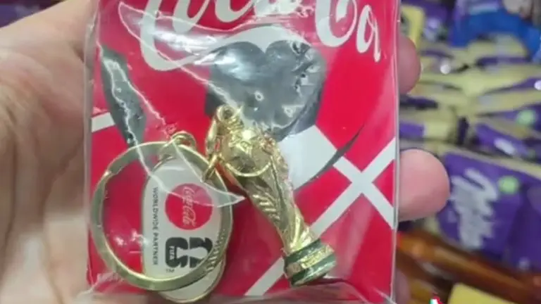 Cómo conseguir gratis el llavero del Mundial de Coca-Cola