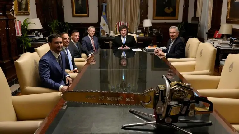 Quién es Peter Thiel, el inversor tecnológico cercano a a  Jeffrey Epstein que se reunió con Milei