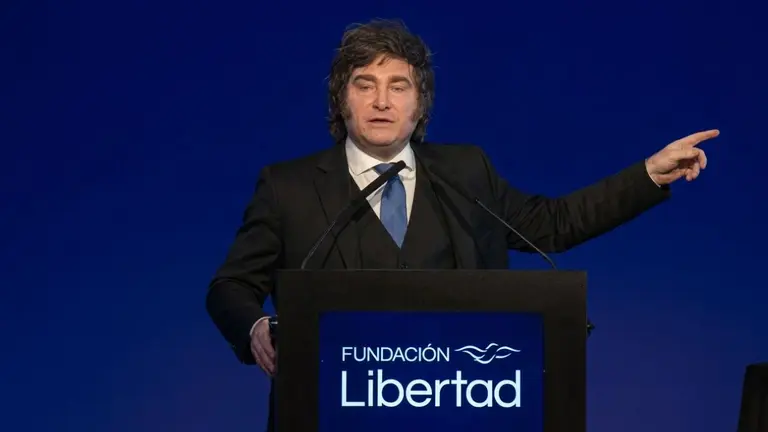 Milei habló en Fundación Libertad: "Vamos a honrar las deudas y el riesgo país se va a destrozar"