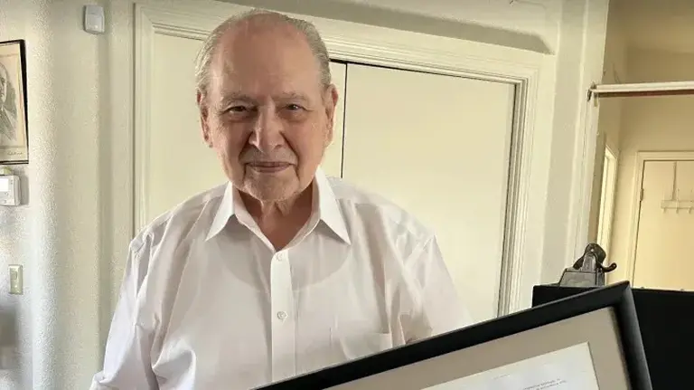 Vendió sus acciones por u$s2.300, si se quedaba en la empresa hoy tendría u$s350.000 millones