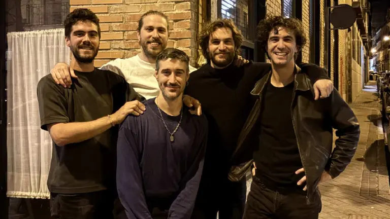 Cinco amigos argentinos se fueron a España, se la jugaron con un negocio y ahora son furor en Madrid