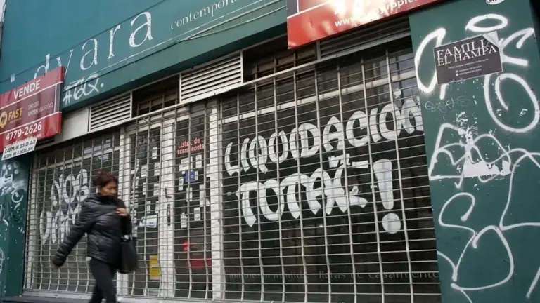 Las dos Argentinas: caen compras presenciales y cierran locales pero vuelan las ventas online y el puerta a puerta