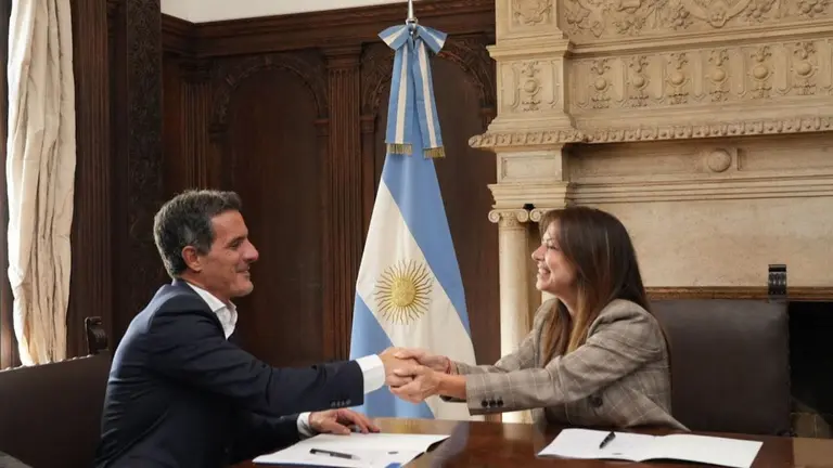 Axion Energy y el Ministerio de Capital Humano firman un acuerdo para capacitar a jóvenes en atención al cliente