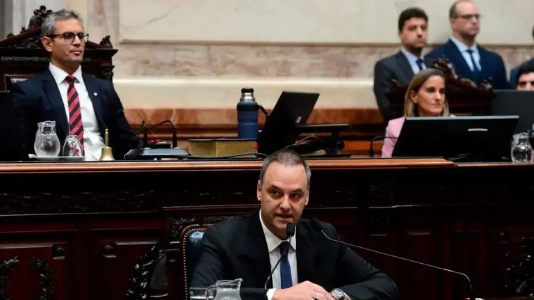 Adorni respondió a las denuncias por el viaje a Estados Unidos y negó cualquier irregularidad con su esposa