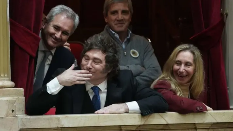 VIDEO | Milei les dijo "corruptos" a los periodistas del Congreso