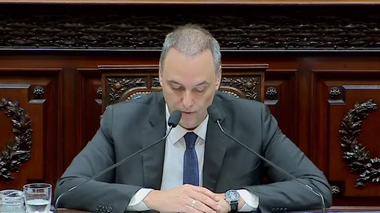 "No voy a renunciar, estoy dando la cara" y otras frases de alto impacto de Adorni en Diputados