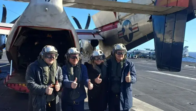 Milei se subió al portaaviones nuclear de EE.UU. en Mar del Plata y refuerza el vínculo estratégico