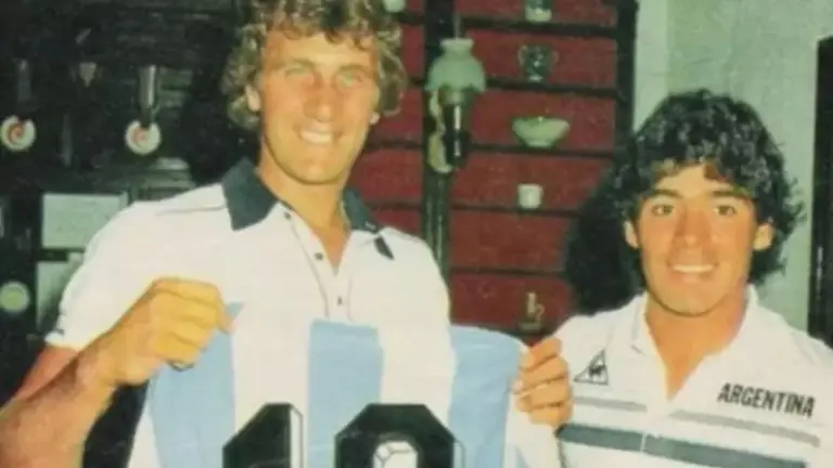 Subastan una icónica camiseta que Maradona usó en México 86 y puede valer más de u$s1 millón
