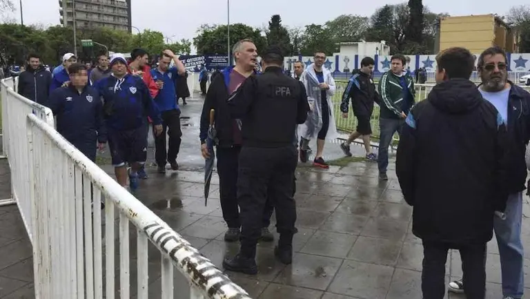 Nuevas restricciones en el fútbol: endurecen controles e impiden el ingreso a estadios a deudores alimentarios