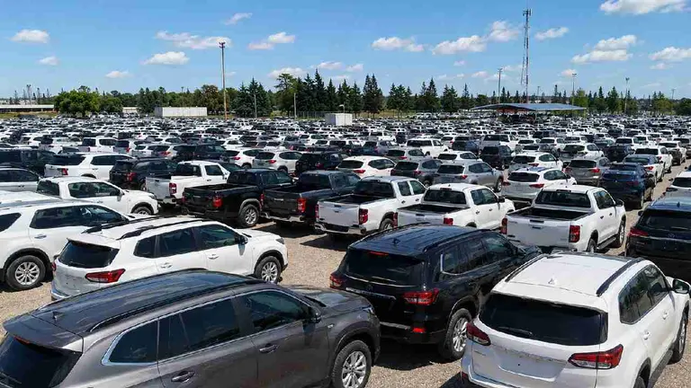 Hay un enorme stock de 140.000 autos que no se pueden vender: marcas más complicadas en Argentina