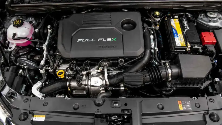 Bombazo en la industria automotriz: Milei quiere vehículos con motores "flex" que funcionen 100% a etanol