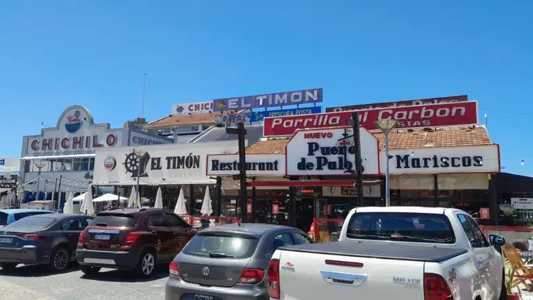 Mesas vacías y persianas bajas ponen en jaque a los restaurantes del Puerto de Mar del Plata