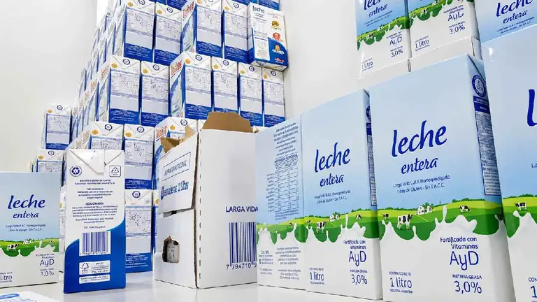 Colapsa conocida marca de leche: no pudo vender sus plantas, tiene 4.000 cheques rechazados y 700 empleados no cobran