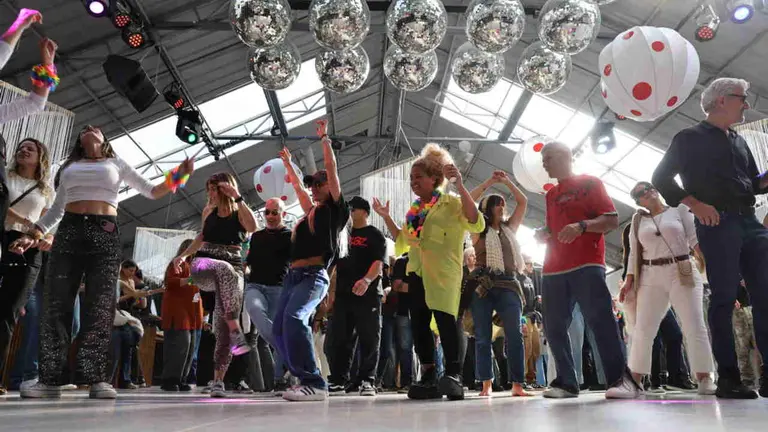 La fiesta más rara de Buenos Aires empieza a las 10 de la mañana y no sirve alcohol