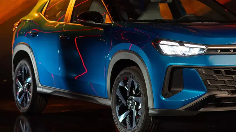 Cuánto sale el "auto del año" que está entre los SUV compactos más vendidos