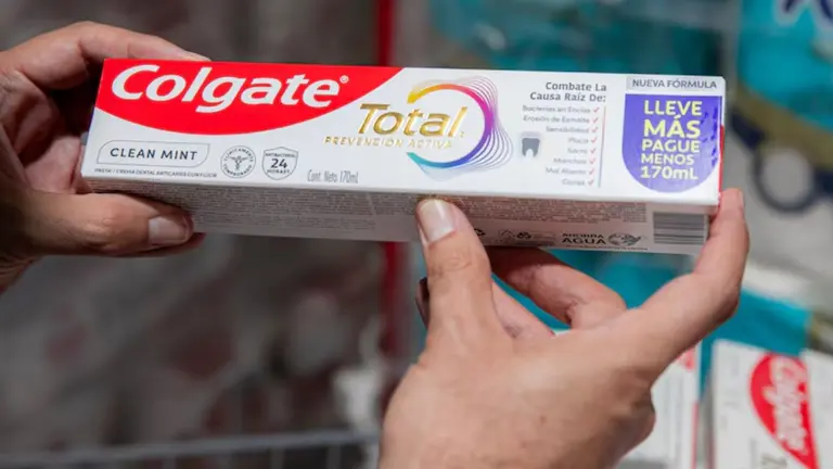 Colgate enfrenta una demanda por posible presencia de plomo y mercurio: ¿qué pasa en Argentina?