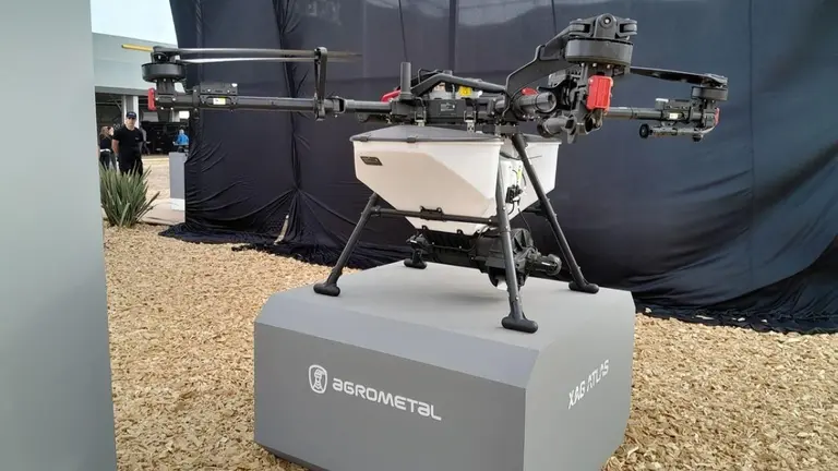 El "rey" de las sembradoras entra al negocio de los drones agrícolas