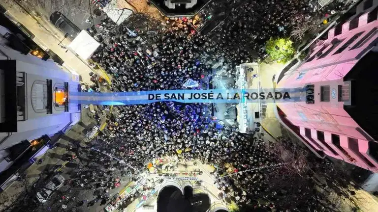 La Justicia intimó a Cristina y le advirtió que puede revocar su prisión domiciliaria por las manifestaciones