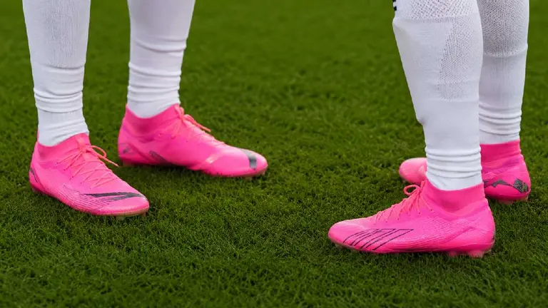 Botines rosas y marketing deportivo: el negocio detrás del Mundial 2026
