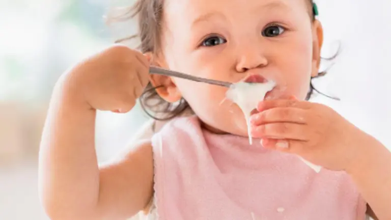Miles de microplásticos ocultos en comida de bebés de Nestlé y Danone generan alarma mundial