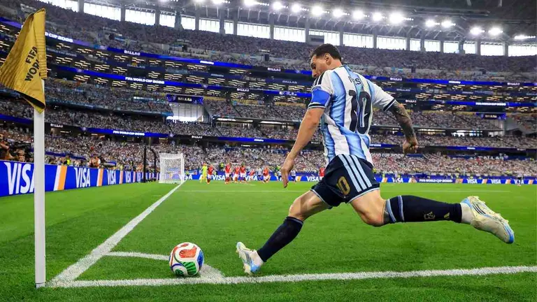 Argentina se clasificó a 16avos y puede jugar en Miami: cuánto cuesta viajar para ver a la Selección