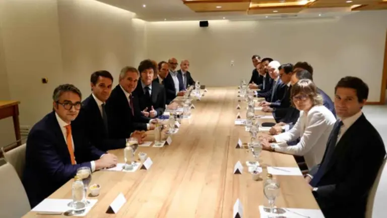 Milei en Madrid: reunió a poderosos empresarios e inversores españoles en un encuentro clave para Argentina