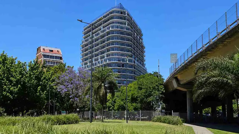 Este barrio porteño ofrece departamentos a buenos precios y vive un boom de construcción